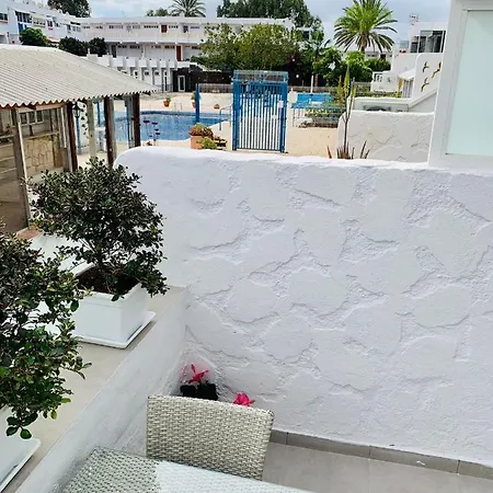شقة Nuovo Monolocale Con Wifi Fibra, Piscina أرونا